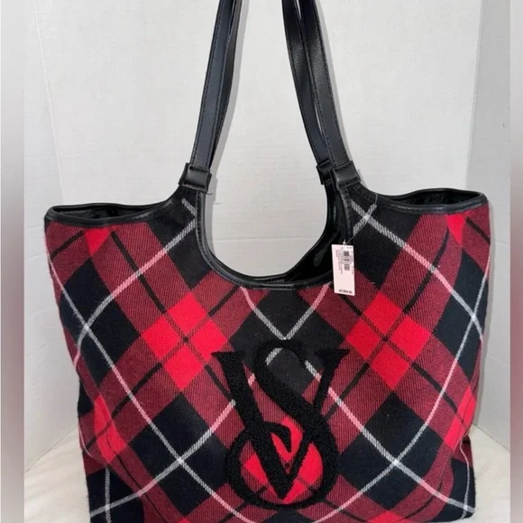 Victoria’s Secret Plaid Tote Weekender Bag And Cozy Sherpa Blanket Set - Picture 3 of 8